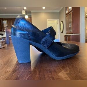 Clark’s Black Leather Women's Maryjane heals